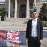 Andreju Obradoviću koji štrajkuje glađu ispred Skupštine pozlilo, stigla Hitna pomoć 6