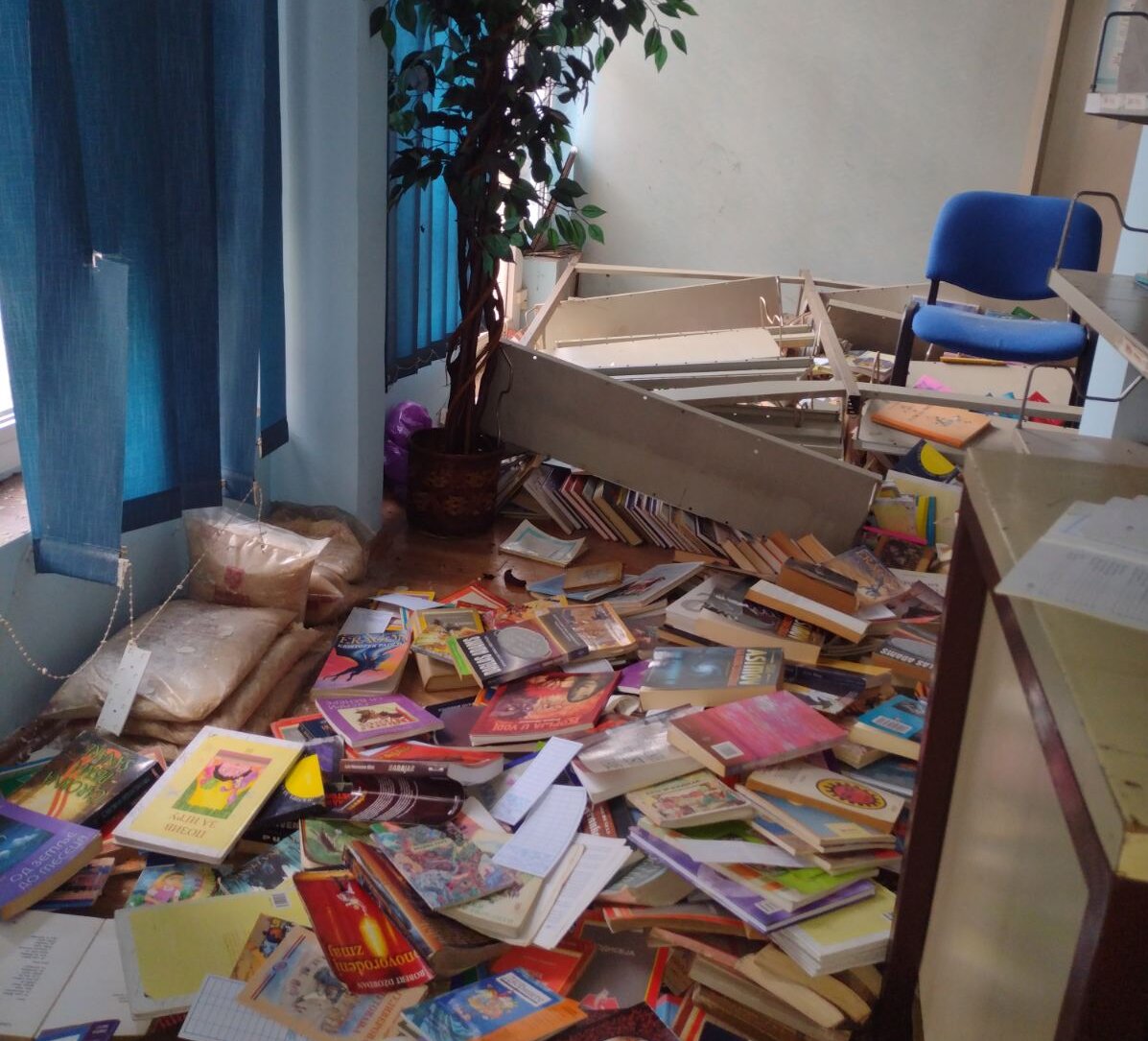 Obijena biblioteka u Krnjači: Ništa nije ukradeno, ali je demolirano sve unutar nje 2