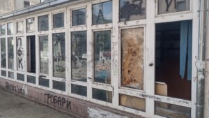 Obijena biblioteka u Krnjači: Ništa nije ukradeno, ali je demolirano sve unutar nje