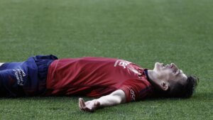 Hrvatski napadač se jeste obrukao iz penala, ali je posle utakmice nađeno da su mu slomljena tri rebra (VIDEO)