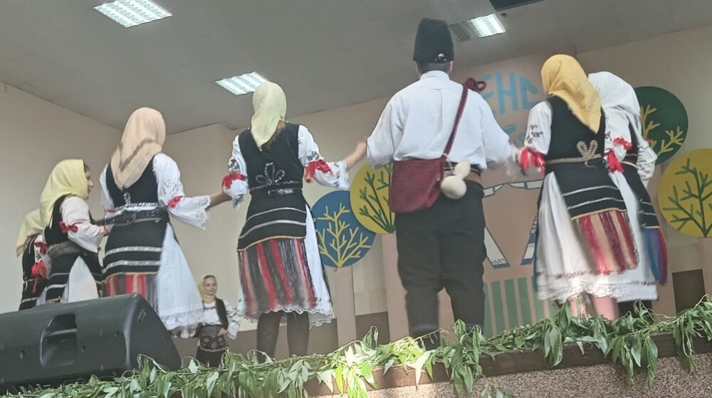 U Gradskovu pored Zaječara održana 26. Međuokružna smotra dečjeg narodnog stvaralaštva „DENS“ 1