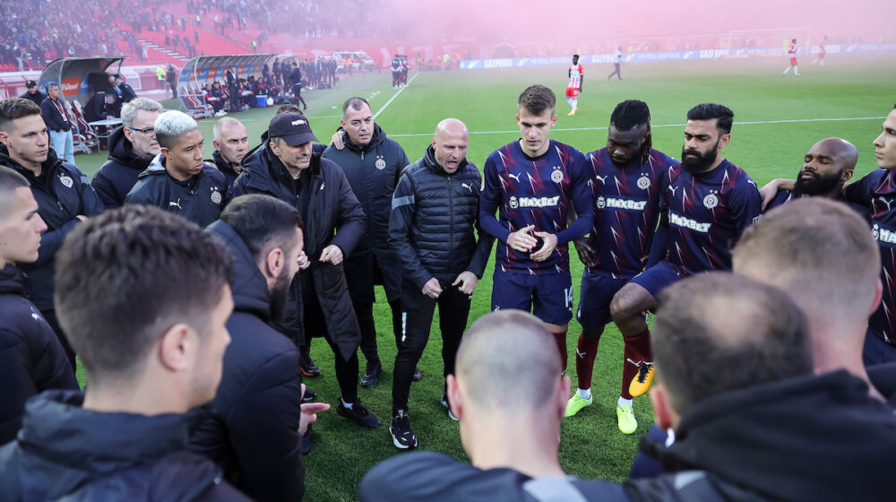 Na večitom derbiju u Kupu igraču dodeljen žuti karton pre početka utakmice 1