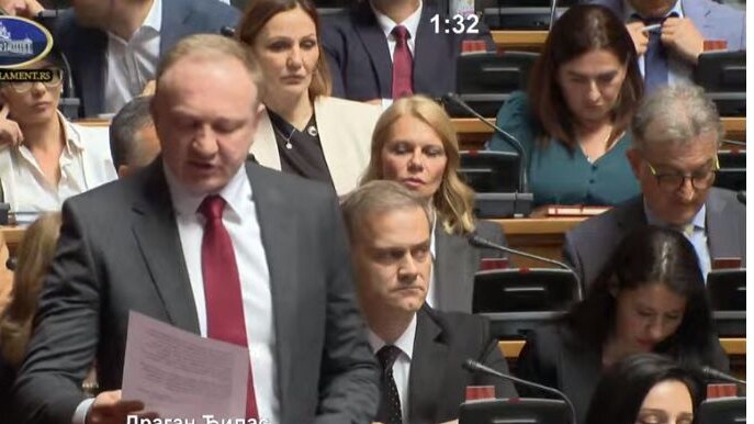 Međusobne prepirke i uvrede između vlasti i opozicije u Skupštini, Brnabić za sutra zakazala novu sednicu na kojoj će se glasati 8