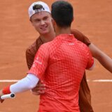 Početak setve na šljaci za žetvu na Olimpijskim igrama: Đoković trenirao u Monte Karlu sa Runeom i Zimonjićem (VIDEO) 9