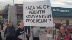 foto, delijski vis protest kraj marta 24, foto ucesnik protesta Građani niškog naselja Delijski Vis u petak ponovo blokiraju saobraćaj, tražeći asfalt i kanalizaciju 11