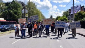 „Grad hoće da nam otme legalne placeve i kuće“: Građani blokirali Bulevar Zorana Đinđića u Nišu