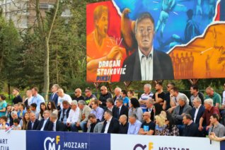 Opozicija traži odgovornost za pad video-bima u niškoj osnovnoj školi, kada je povređeno pet učenika i nastavnika, a nadležni prebacuju krivicu jedni na druge 4