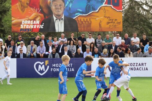 Opozicija traži odgovornost za pad video-bima u niškoj osnovnoj školi, kada je povređeno pet učenika i nastavnika, a nadležni prebacuju krivicu jedni na druge 5