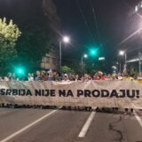 Protest Kreni-promeni završio se šetnjom do Generalštaba: Dok su ljudi ginuli, današnja vlast je igrala Riziko (FOTO, VIDEO) 7