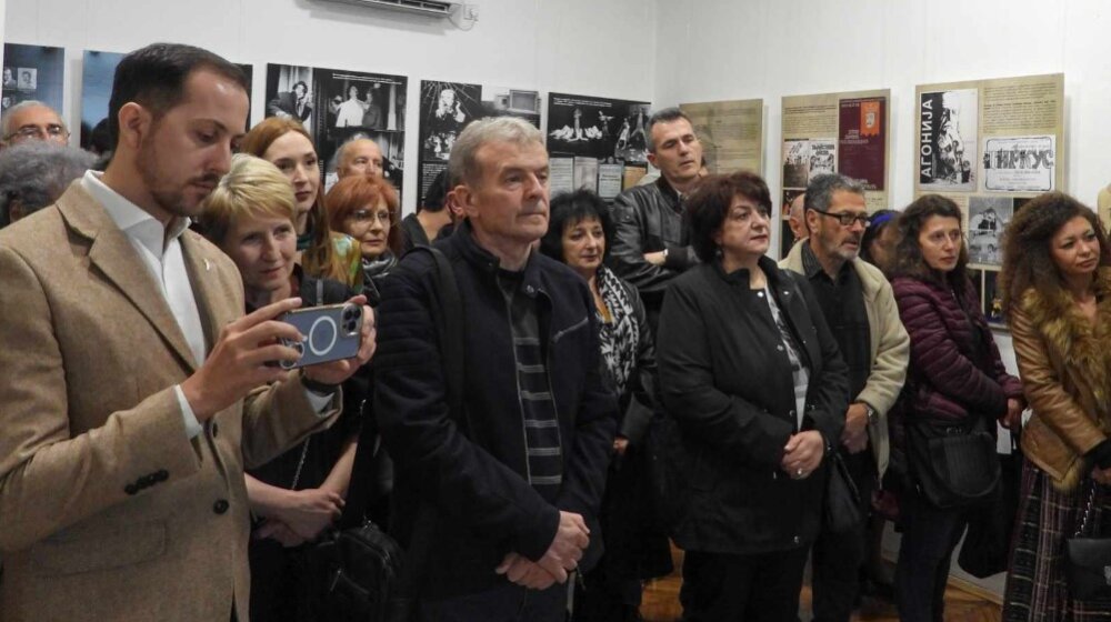 U Pozorišnom muzeju u Zaječaru otvorena izložba "Početak traganja za bićem" 1