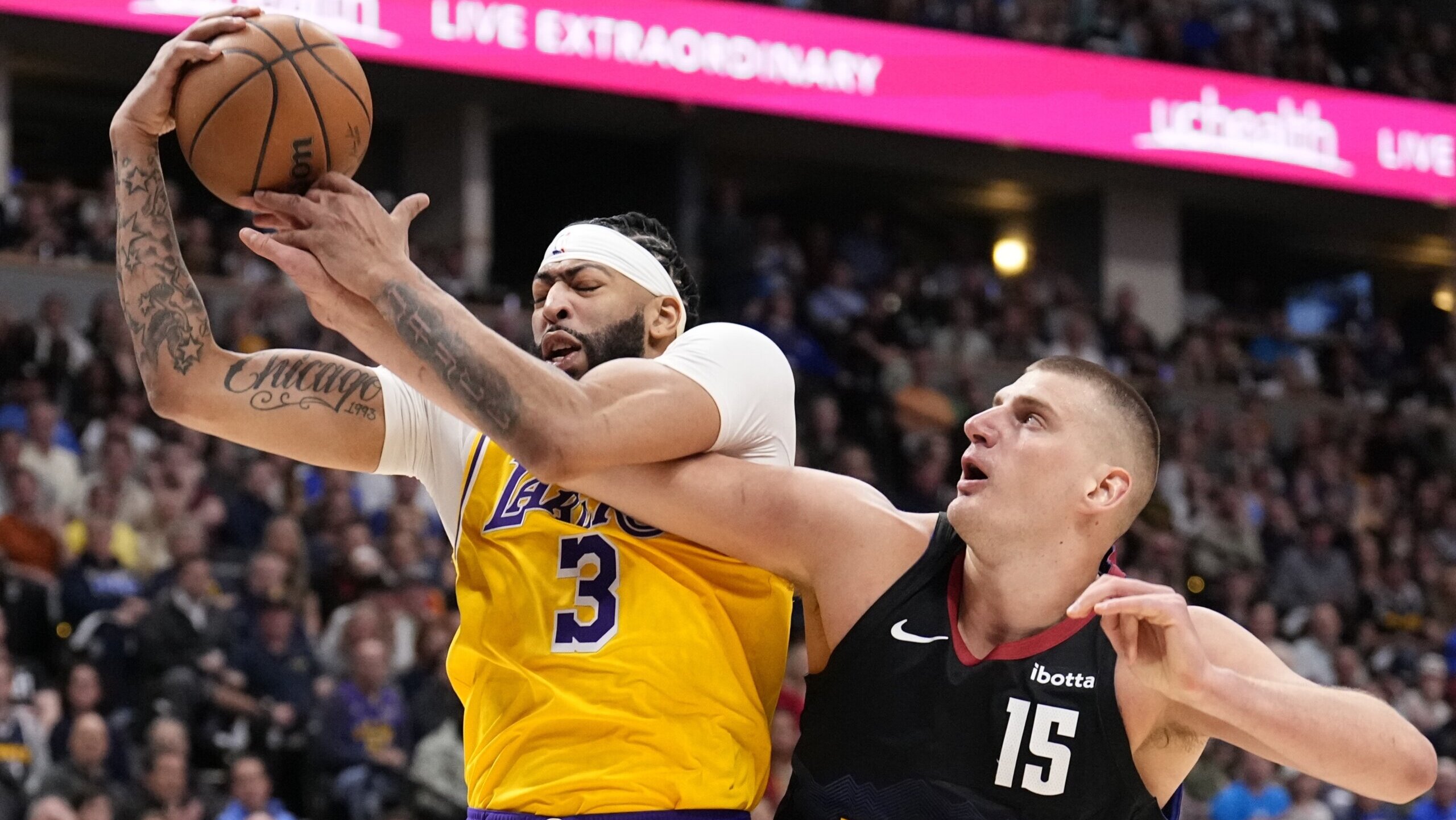 Mari junak šampiona u poslednjoj sekundi: Denverova deseta uzastopna pobeda protiv Lejkersa za vođstvo s 2:0 u plej-ofu (VIDEO) 2