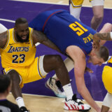 Metla bez zadrške: Čarls Barkli pokazao kako Denver "čisti" Lejkerse (VIDEO) 2