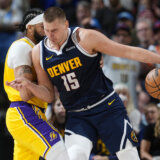 Dalje nećeš moći: Kako je Nikola Jokić iznikao kao planina ispred Lebrona Džejmsa da spreči "kontrašok"? (VIDEO) 2