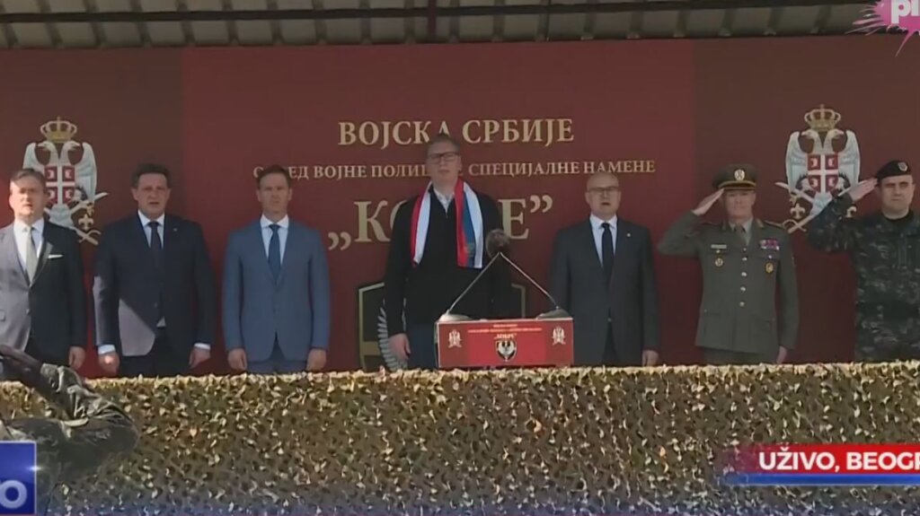 Vučić na obeležavanju dana "Kobri", dodelio im vojnu zastavu 3