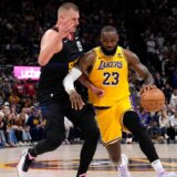 Lebron Džejms napravio dribling da bi ostao u Lejkersima, Kralj od naredne sezone sa sinom u istom timu 5
