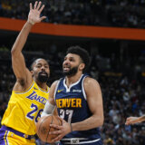 Šta sve možeš u Denveru kad si Džamal Mari: Šampion ide dalje u plej-ofu NBA, Lejkerse još jednom šokirao kanadski as (VIDEO) 3