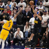 Mari junak šampiona u poslednjoj sekundi: Denverova deseta uzastopna pobeda protiv Lejkersa za vođstvo s 2:0 u plej-ofu (VIDEO) 5