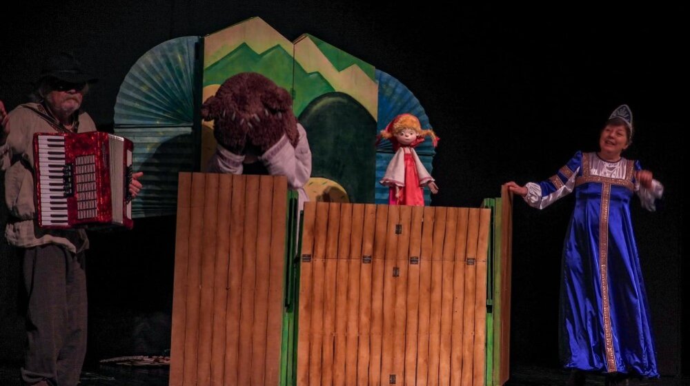 Predstava Državnog lutkarskog pozorišta iz Vidina, “Maša i medved” oduševila mališane u Zaječaru 1