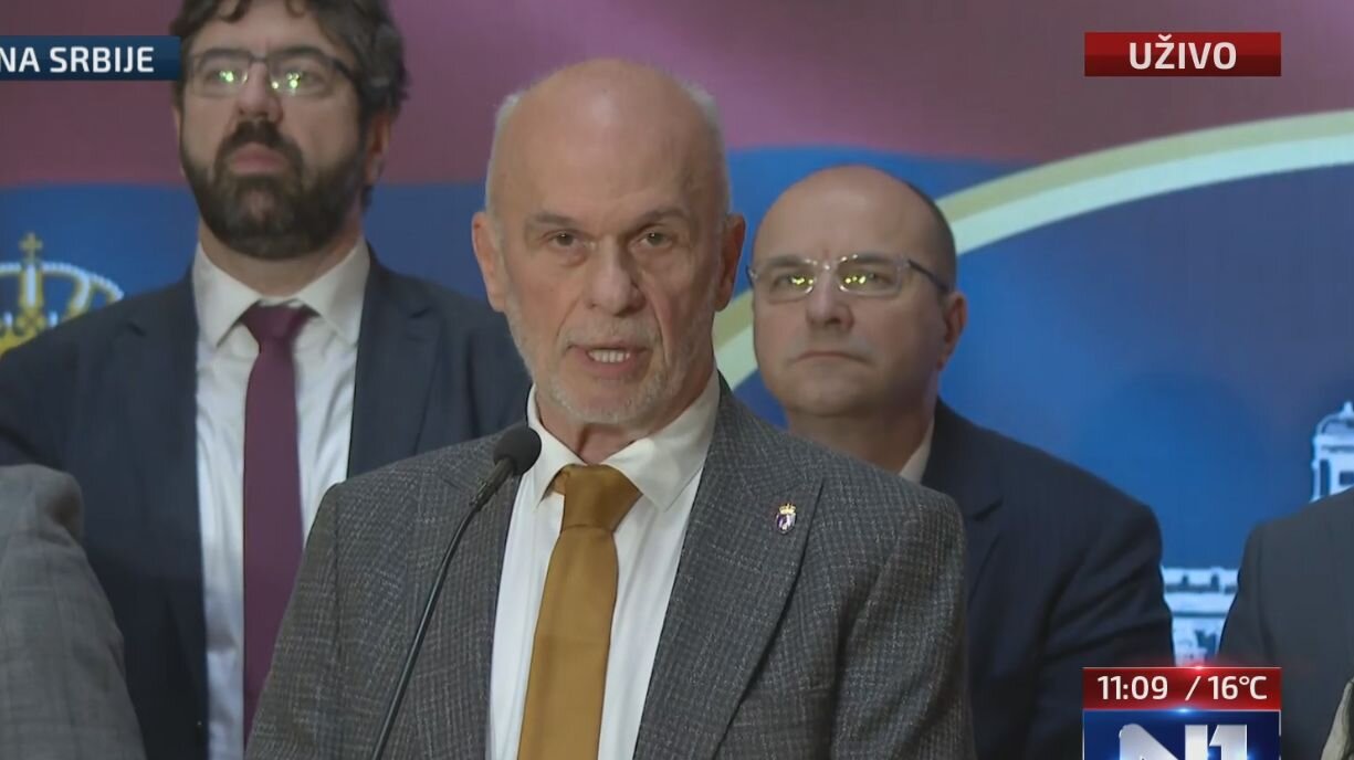 Kako je Srpski pokret obnove, od stranke uragana, postao privezak na ključu SNS-a 8