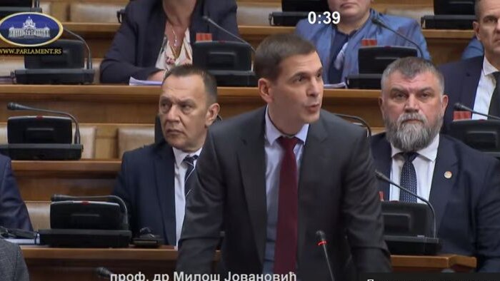 Posle kratke epizode u opoziciji Miloš Jovanović ponovo nalazi zajednički jezik sa Vučićem: Sagovornici Danasa o inicijativi NDSS da parlament odbaci Rezoluciju o genocidu u Srebrenici 1