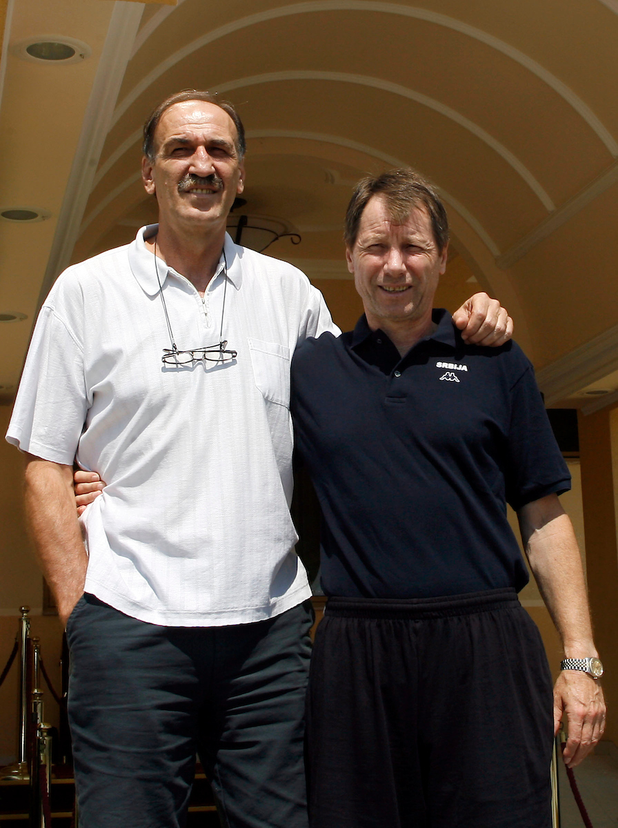 Upomoć večitom rivalu – Zvezda jednom pobedila Efes u Istanbulu: Sezona kada je Moka Slavnić iz inata otišao u Partizan 2 Upomoć večitom rivalu – Zvezda jednom pobedila Efes u Istanbulu: Sezona kada je Moka Slavnić iz inata otišao u Partizan 2