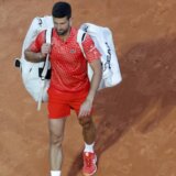 Uzaludno sporenje s Francuskinjom oko traga loptice, ožučeno krcanje reketa, mnogo grešaka, poraz: Kako je prošao poslednji meč Novaka Đokovića u Monte Karlu? (VIDEO) 2