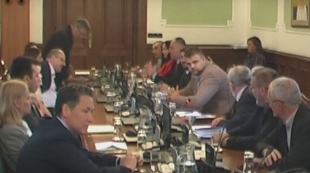 Odbor za ekonomiju vodi Arsić, za ekologiju Vujadinović, Ćuta dobacivao "lopovčine" 1