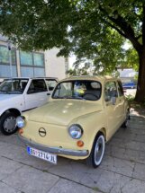 Izložba oldtajmera i električnih automobila na platou ispred Saobraćajnog fakulteta (FOTO) 3