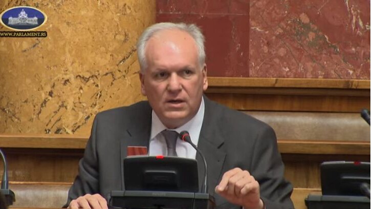 Međusobne prepirke i uvrede između vlasti i opozicije u Skupštini, Brnabić za sutra zakazala novu sednicu na kojoj će se glasati 6