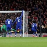 Arsenal slistio Čelsi: Petrović na "Emiratima" izvadio pet lopti iz mreže, kao Borota na Hajberiju pre 45 godina 7
