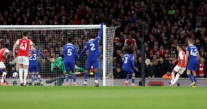 Arsenal protiv Čelsija ubedljiviji nego ikad: Petrović na „Emiratima“ izvadio pet lopti iz mreže, kao Borota na Hajberiju pre 45 godina