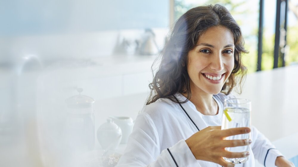 Evo zašto treba da pijete čašu slane vode ujutru 1