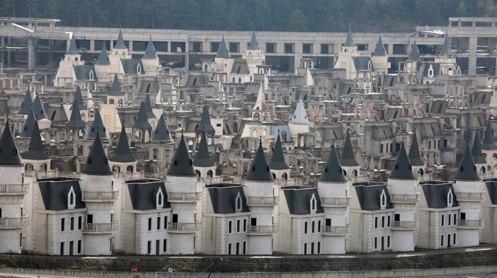 U ovom gradu u Turskoj nalazi se 587 praznih vila, a ovo je razlog zbog kog niko u njima ne živi 1