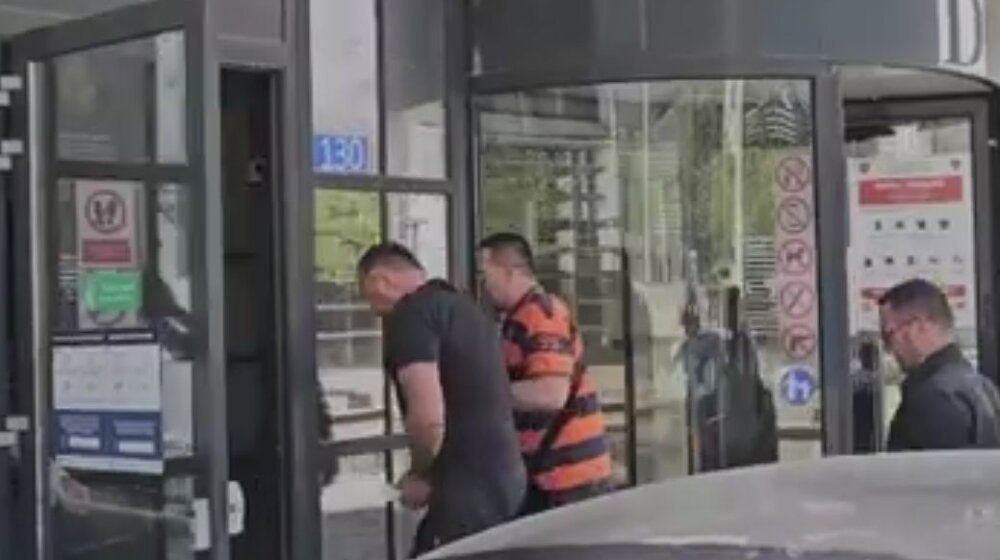Privedeni Srbin na saslušanju u Osnovnom sudu u Prištini 1