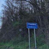 Nazivi mesta na albanskom na Severu Kosova prelepljeni ćirilicom 6