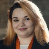 Dejana Deksi Stošić: „Jedna od najtežih stvari u Srbiji je biti mlada žena i imati glas. Borba protiv rodno zasnovanog nasilja i zalaganje za istinu pomogli su mi da ujedinim 21.000 glasova” 1