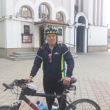 Goran Prvulović biciklom iz Zaječara vozio do Bora da zapali sveću za malu Danku: Za Danas kaže da je to “simboličan gest” 1
