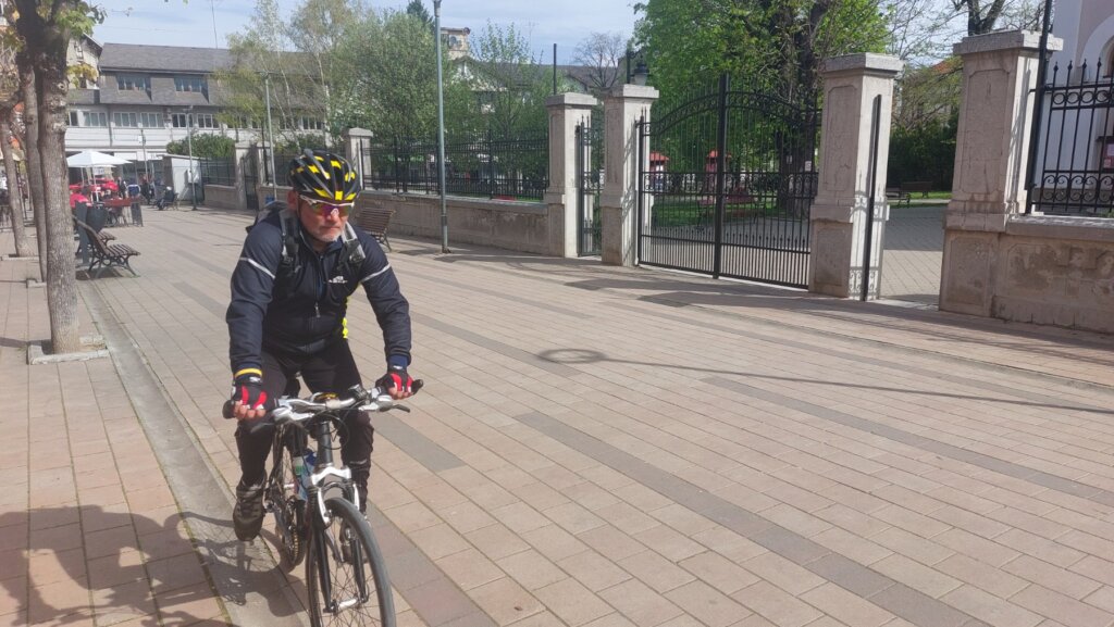 Goran Prvulović biciklom iz Zaječara vozio do Bora da zapali sveću za malu Danku: Za Danas kaže da je to “simboličan gest” 2