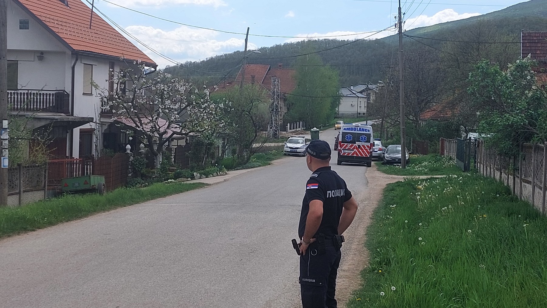 Nastavljena potraga za telom Danke Ilić: Naređena obdukcija preminulog D.D, pretražuje se jama iznad Lazarevog kanjona (FOTO, VIDEO) 2 Nastavljena potraga za telom Danke Ilić: Naređena obdukcija preminulog D.D, pretražuje se jama iznad Lazarevog kanjona (FOTO, VIDEO) 2