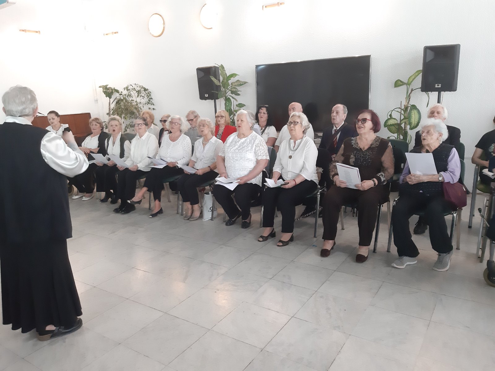 Doživeti stotu: Kako je prošla proslava jubilarnog rođendana u Domu za penzionere "Bežanijska kosa"? 2