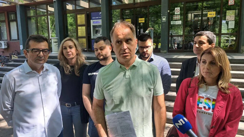 "Bojkot bi bio pogrešan, dogovaramo se u koliko kolona izlazimo": Opozicija u Novom Sadu se sprema za lokalne izbore 1