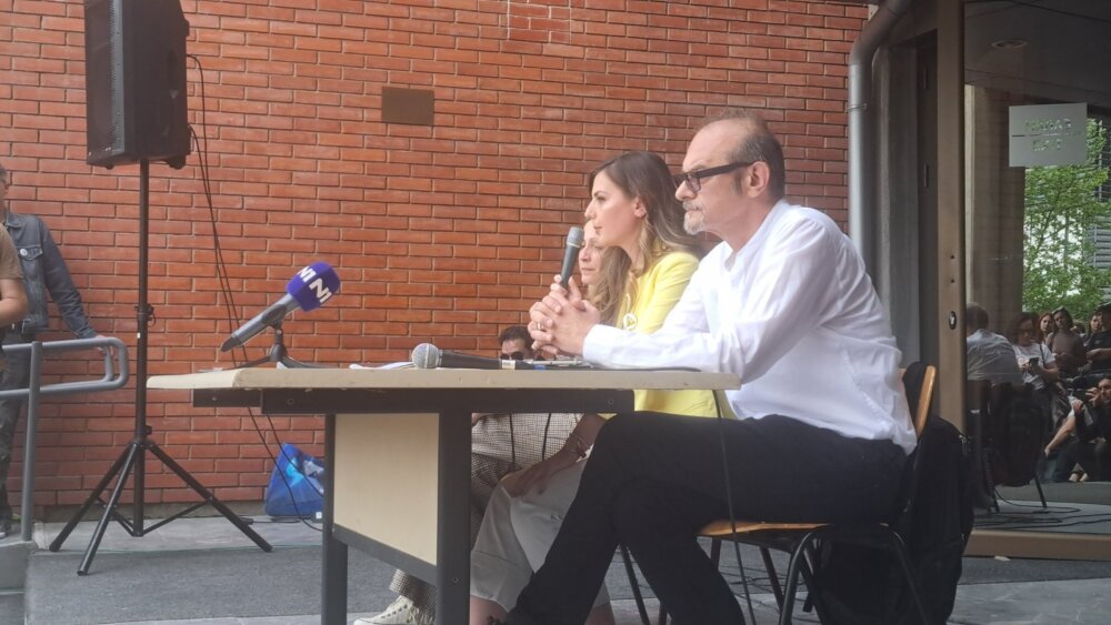 Održan javni čas o slobodi govora ispred Filozofskog fakulteta u Novom Sadu: "Privremeno smo slobodni, nadamo se da je razum prevladao" 3