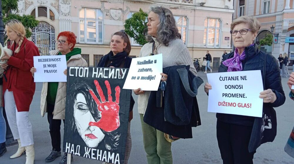 Održan protest u Novom Sadu zbog učestalih femicida u Vojvodini: "Nasilnike u zatvore ne u medije" 12