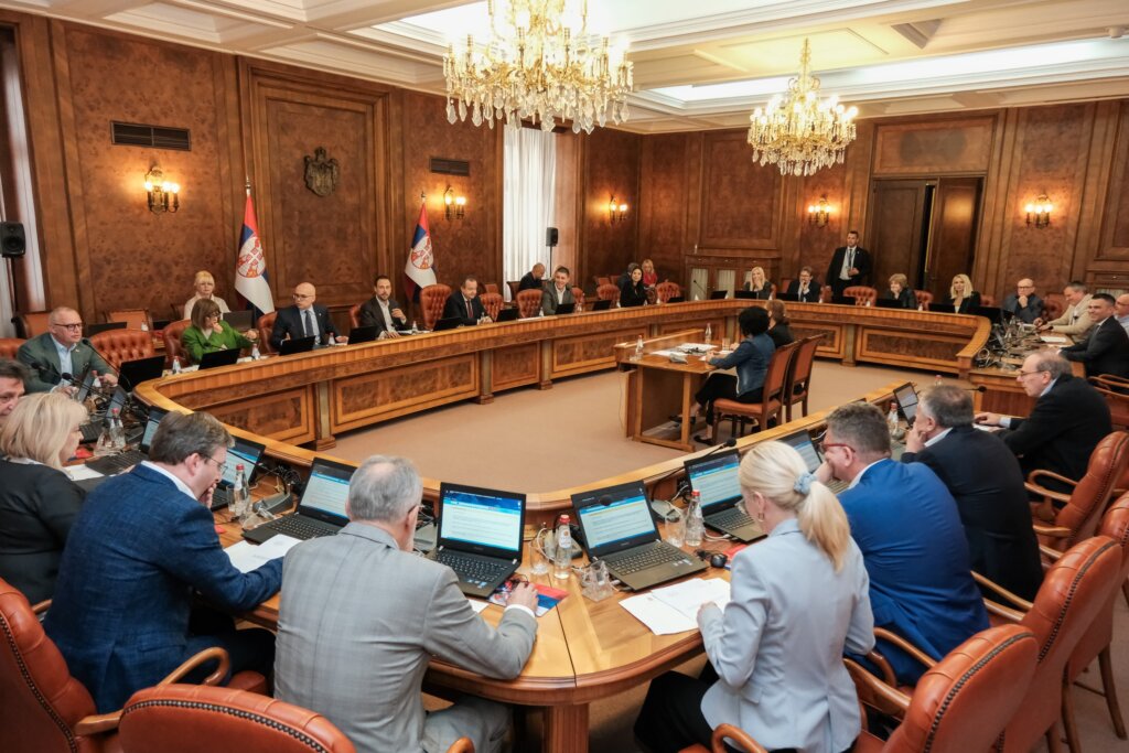 (FOTO) Kako je izgledala poslednja sednica odlazeće Vlade Srbije? 2 (FOTO) Kako je izgledala poslednja sednica odlazeće Vlade Srbije? 2