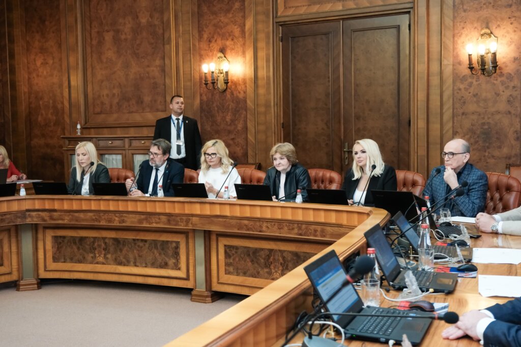 (FOTO) Kako je izgledala poslednja sednica odlazeće Vlade Srbije? 3 (FOTO) Kako je izgledala poslednja sednica odlazeće Vlade Srbije? 3