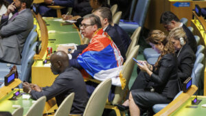 „Umesto zastave, Vučić je mogao da obuče narodnu nošnju“: Sednica UN o genocidu u Srebrenici iz ugla bivšeg ambasadora u Njujorku