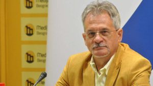 - Građevinski inženjer Danijel Dašić ocenio je danas da bi u normalnoj i uređenoj demokratskoj državi ovakvo hapšenje bivšeg ministra za građevinarstvo, saobraćaj i infrastrukturu Tomislava Momirovića bila apsolutno logična, mada zakasnela i očekivana vest.