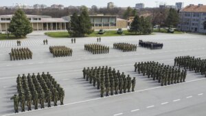 Ministarstvo odbrane saopštilo je danas da je raspisalo drugi upisni rok za školovanje u Vojnoj akademiji, Vojnoj gimnaziji i Srednjoj stručnoj vojnoj školi "1300 kaplara", a rok za prijavu je 30. jun.