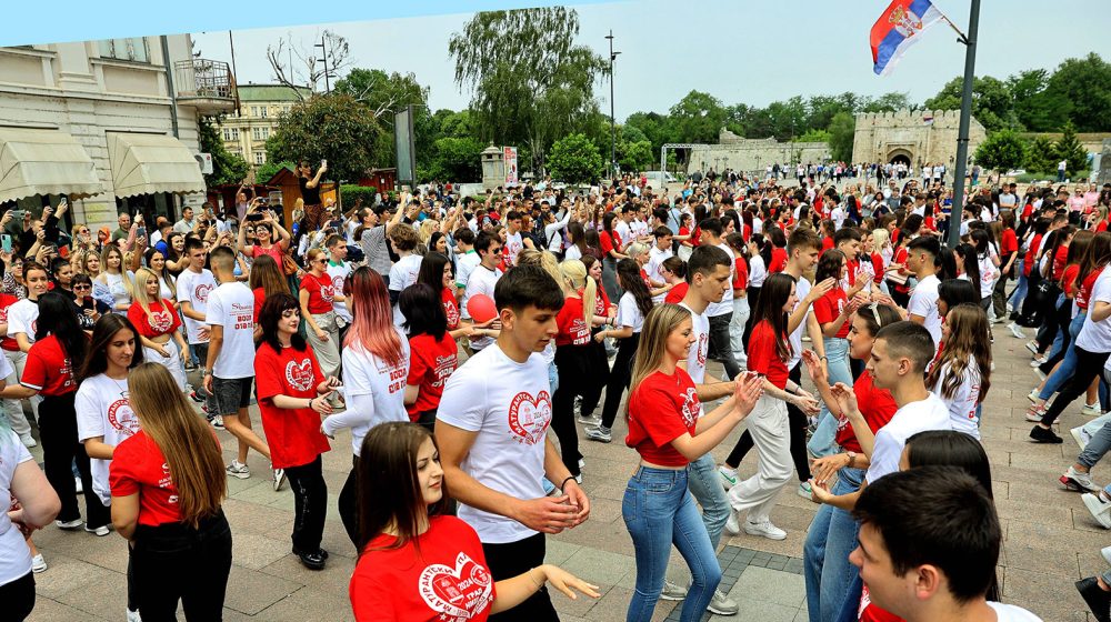 Bojkot nastave u srednjim školama pomerio matursko veče: Šta sve ulazi u cenu proslave? 1