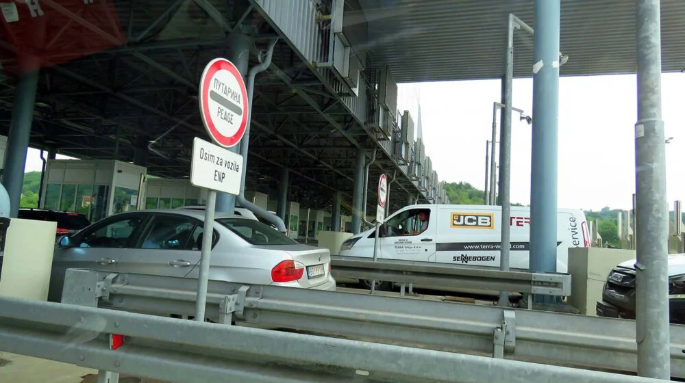 Podneta krivična prijava zbog navodnog oslobađanja od putarine vozila koja su prevozila učesnike mitinga SNS-a 9
